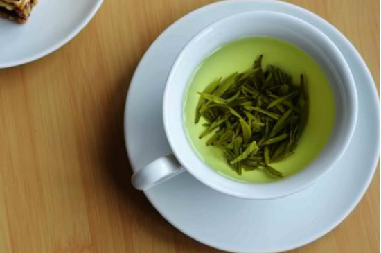 每天喝绿茶有什么好处和坏处，女人长期喝绿茶的好处和坏处